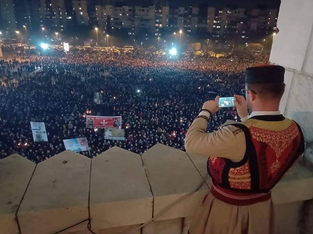 Нема места у Војсци Црне Горе за оног ко брани цркву од закона на протестима где се види само застава друге земље: Начелник Генералштаба брани војницима да иду у литије