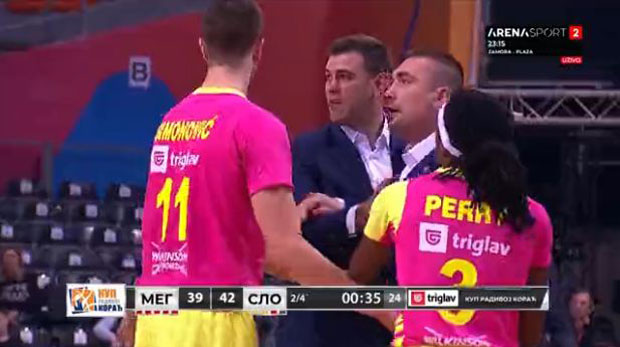 Милојевић побеснео, и тренер Слободе га држао да не нападне судију