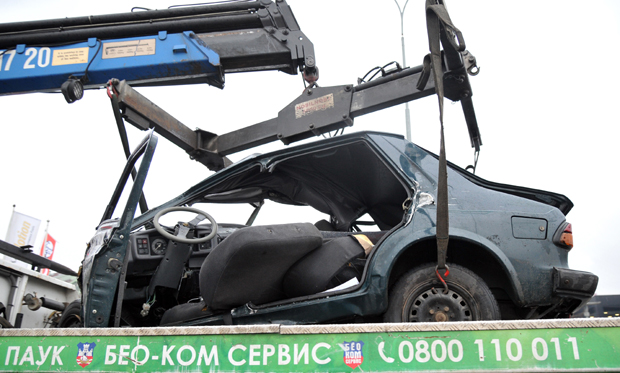 Судар теретног и путничког возила: Погинуо возач аутомобила, километарска колона на Кружном путу