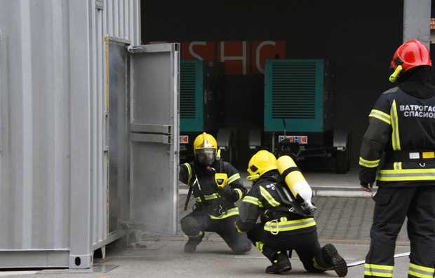 Брзи и спремни кад је тешко: Ватрогасци и спасиоци одржали вежбу у Српско-руском хуманитарном центру у Нишу
