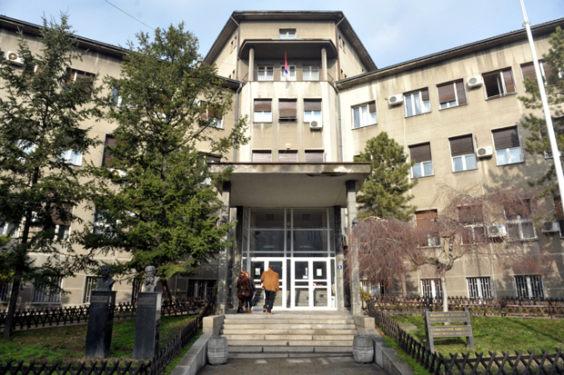 Десетке у индексу, a поезија у срцу: Шућро Маџгаљ, четири године најбољи студент медицинe