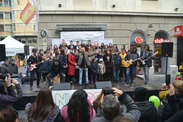 Загрли снажно! Обележен је Светски дан деце оболеле од рака 