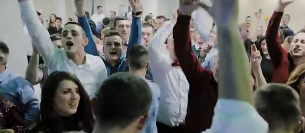 Свадба у Беранама постала невиђени ХИТ на друштвеним мрежама: Црногорци не бирају где ће да протестују, скандирају Не дамо светиње (ВИДЕО)