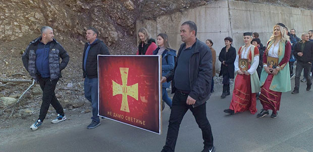 Црна Гора у КРСНОМ ХОДУ од раних јутарњих часова: Бране светиње од насртаја власти (ФОТО/ВИДЕО)