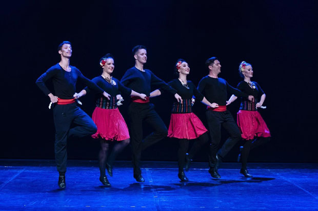 Српски фолклор крстарио Нилом