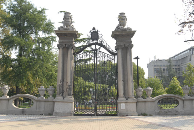 Обнављају капију, у плану велико уређење, али и археолошка истраживања: Ускоро радови на Студентском тргу