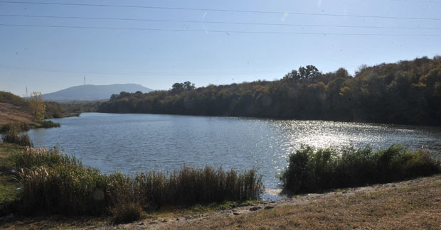 Праве понтон за Паригуз, у плану изградња паркинга, одморишта и степеништа