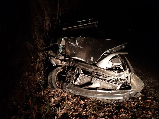 “Рено” потпуно СМРСКАН, двоје људи критично: ЈЕЗИВА саобраћајна несрећа, лекари се БОРЕ ЗА ЖИВОТЕ повређених!