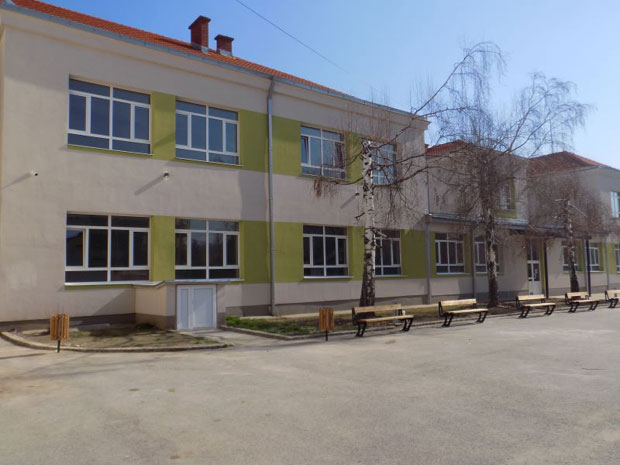Ученици се враћају у најстарију лесковачку школу после ДВЕ И ПО године