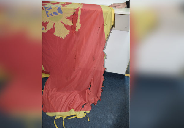 У Будви ухапшене три особе: Запалили заставу Црне Горе