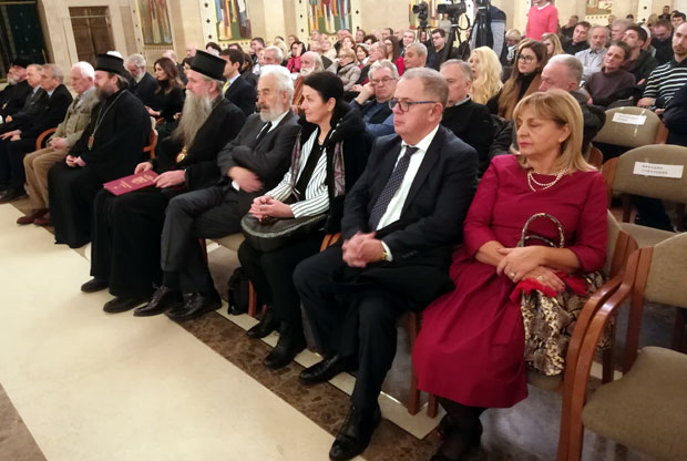 Песнику Ђорђу Сладоју награда Извиискра Његошева: Варварским декретом против Јеванђеља (ВИДЕО)