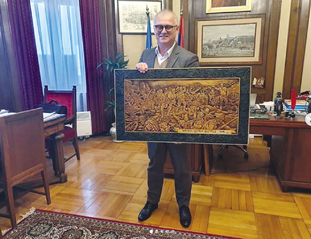 Шпијунка: Горан Весић добио дуборез