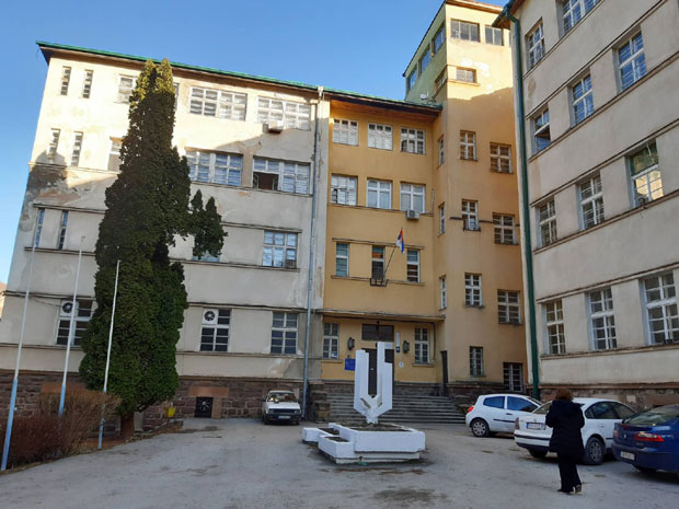 ВОЗИКАЛИ повређеног пацијента од једне до друге установе док није ПРЕМИНУО: После УЖАСА у сокобањској болници, доктор тврди да су ЛЕКАРИ КРИВИ