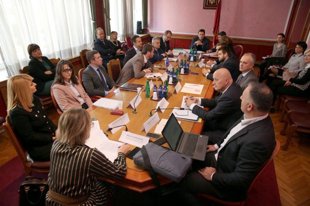 Црногорци највише шверцују нафту и цигарете: Нижи порези смањују сиву зону 
