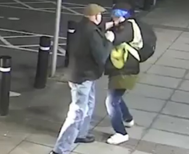 Разбојник мислио да је овај ПЕНЗИОНЕР лака мета, непријатно се изненадио (ВИДЕО)