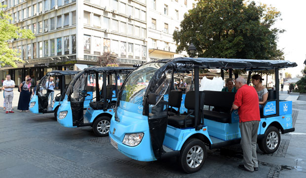 Врабац само кад је сунчано: Нова мини електрична возила по центру не саобраћају када је испод 15 степени