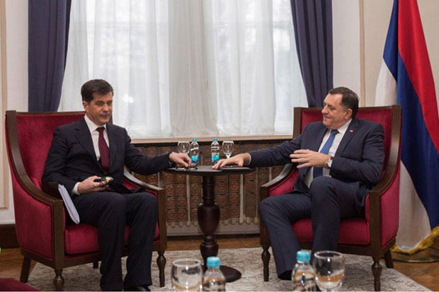 Разговор се претворио у ПРЕТЊУ, али нећемо одустати од основних принципа: Додик после састанка са америчким амбасадором