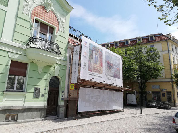Уметничка дела на градилиштима: На скелама које се постављају код обнова фасада, обавезни застори са пројекцијама слика из Народног музеја