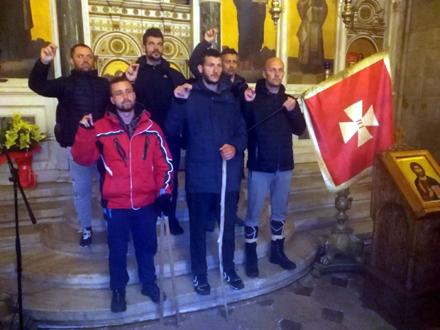 Спектакуларан дочек за ходочаснике који су се из Београда УПУТИЛИ НА ЛИТИЈЕ (ВИДЕО)