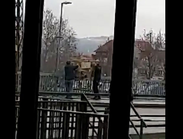 Бацио смеће у реку из револта!? Огласио се привредник из Власотинца са снимка који је згрозио Србију 