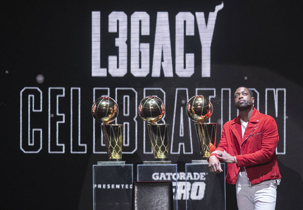 Емотивно вече у Мајамију: Вејдов дрес под сводовима дворане, Двејн имао посебну посвету за Кобија (ВИДЕО)