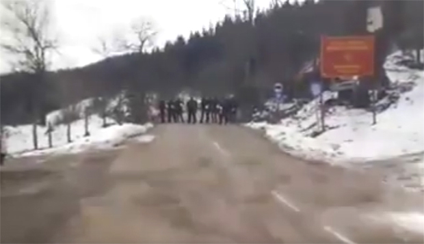 Нови Милов удар на вернике: Полиција блокирала улазак у Црну Гору ходочасницима из Чајнича (ВИДЕО)

