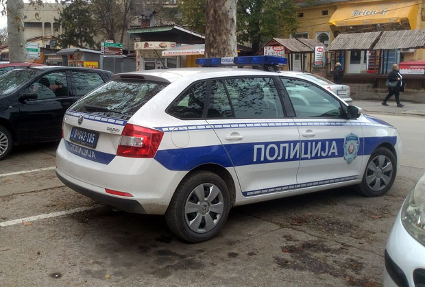 Хапшење у Костолцу: Двојица младића претукла човека испред продавнице