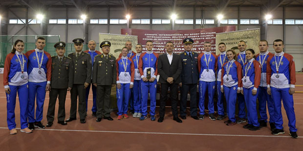 Министар Вулин са кадетима Војне академије који су ОСВОЈИЛИ МЕДАЉЕ у Москви: Војне школе омогућавају врхунске спортске резултате (ФОТО)