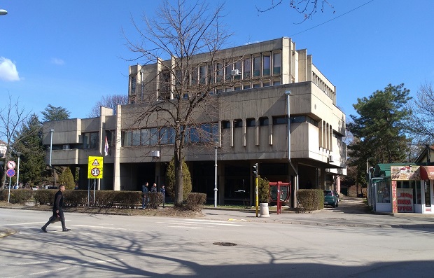 Љубиша је упао у пошту и Санели ножем задао више убода по телу и глави: Добио је ПЕТ година затвора и мора да јој исплати ПЕТ милиона одштете