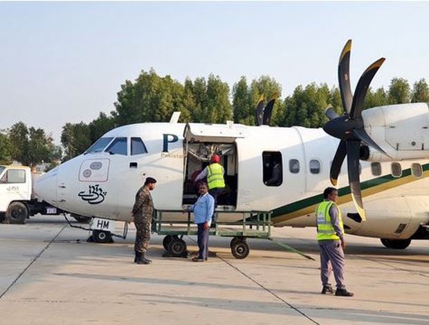 Путник СЛУЧАЈНО отворио врата док је авион био још у покрету: ПОГЛЕДАЈТЕ како је то изгледало (ВИДЕО)