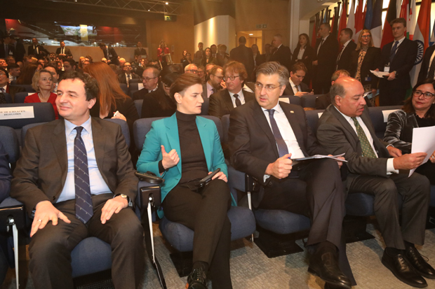 Брнабић поручила Куртију: Не стопирајте развој региона, укините таксе