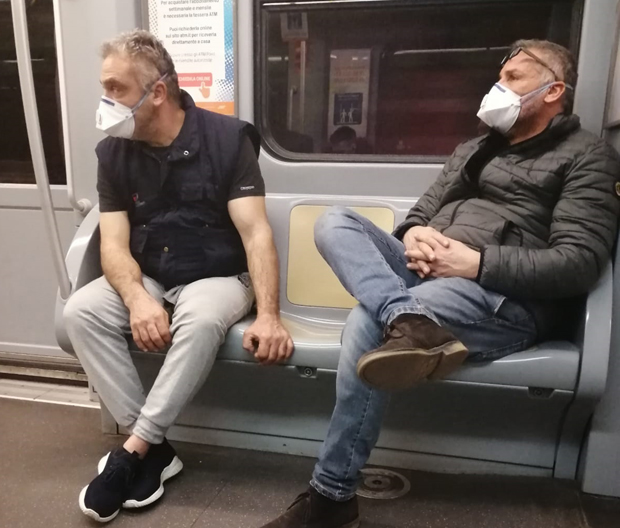 „Овде рукохвате НИКО ни да ПИПНЕ, све мирише на средства за дезинфекцију!“: Српкиња из Милана о ванредној ситуацији у граду, празним рафовима и СТАМПЕДУ на касама