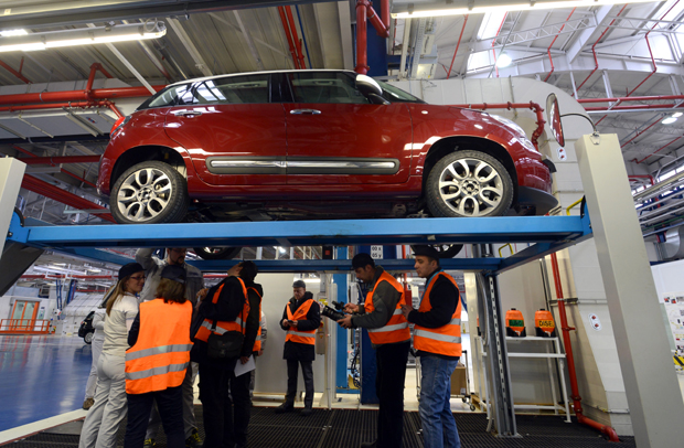 Корона вирус СТОПИРАО “Фијат”: Обустављена производња 500-Л у Крагујевцу