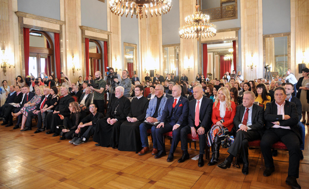 Борба ПОНОВО на киосцима: После 12 година излазиће једном месечно   