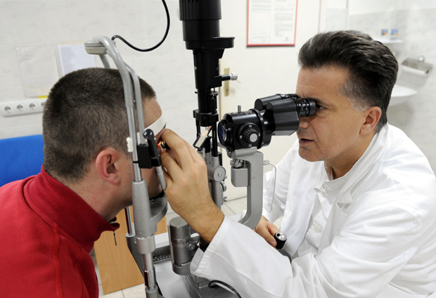 Неколико стотина пацијената на листи чекања: МЕСЕЦИ прођу до ОПЕРАЦИЈЕ ока