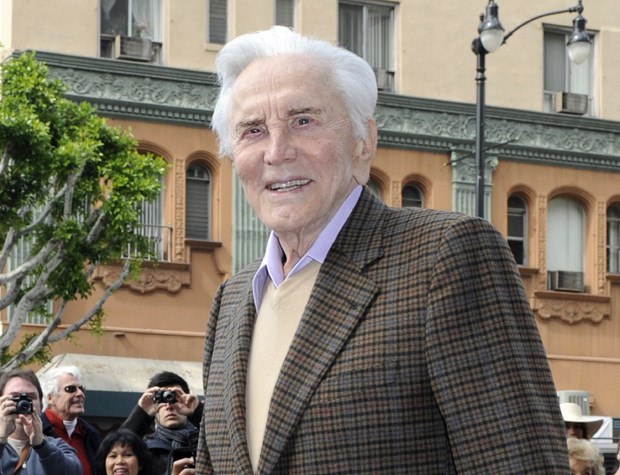 Деци ни цвоњак: Кирк Даглас богатство дао у хуманитарне сврхе