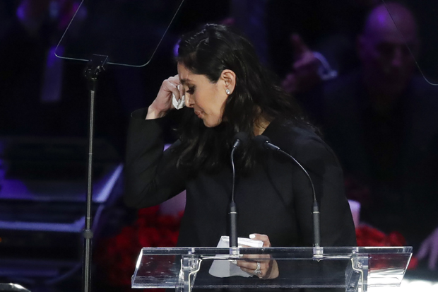 “Забавите се у рају, док се једног дана поново не сретнемо”: Говор Ванесе о Кобију и Ђиђи расплакао све у “Стејплс центру” (ФОТО)