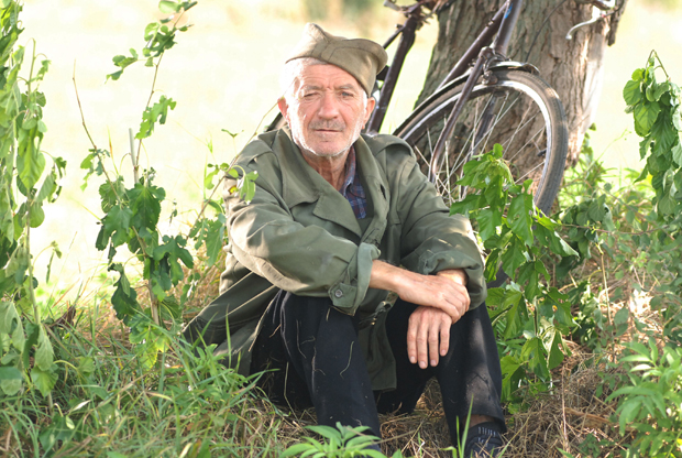 Преминуо Ђода из серије Село гори, а баба се чешља