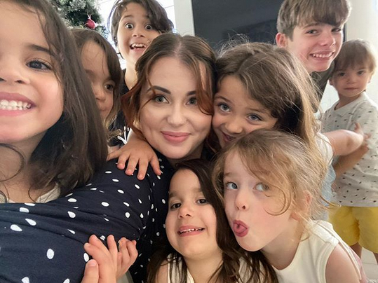 Имала је троје деце, а онда је родила петорке: Стресно је преко ноћи постати мајка осморо малишана, сад знам неке трикове који помажу (ФОТО)
