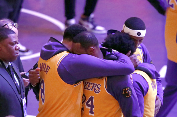 Најдужи лет икада: Ентони Дејвис открио шта се дешавало у авиону Лејкерса када су сазнали за Кобијеву смрт