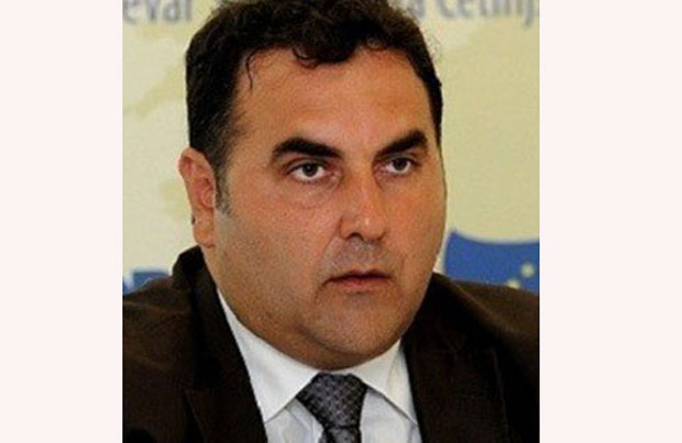  “У литијама они који су пљачкали, палили и мучили”: Режимски аналитичар ударио на вернике СПЦ 