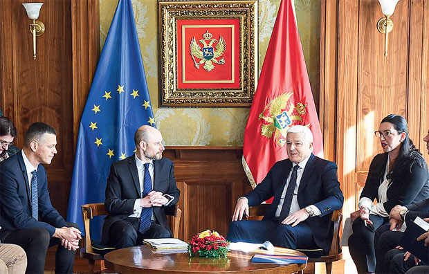 Вернике у литијама оптужују да хоће да сруше власт: Режим у Подгорици несмањеном жестином наставља кампању чија је мета СПЦ у Црној Гори