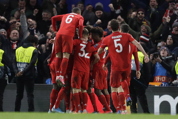 ЛШ: Гнабри и Дејвис трасирали пут Бајерна у четвртфинале, Наполи и Барселона ремизирали у Италији