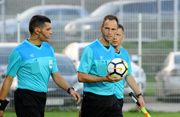 Србин дели правду: Јовановић суди Алкмару у ЛЕ