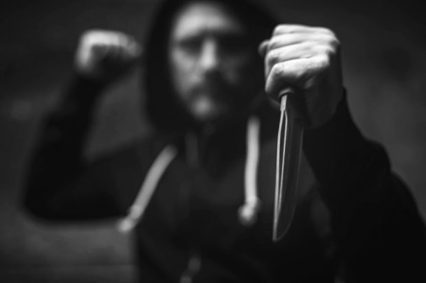 Ножем насрнуо на новог момка бивше девојке: Нишлија ухапшен због покушаја убиства