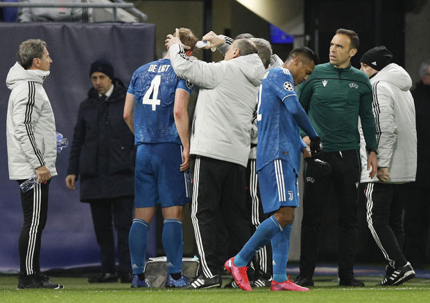 Лион дао гол док је дефанзивац Јувентуса, крваве главе, био ван терена (ФОТО/ВИДЕО)