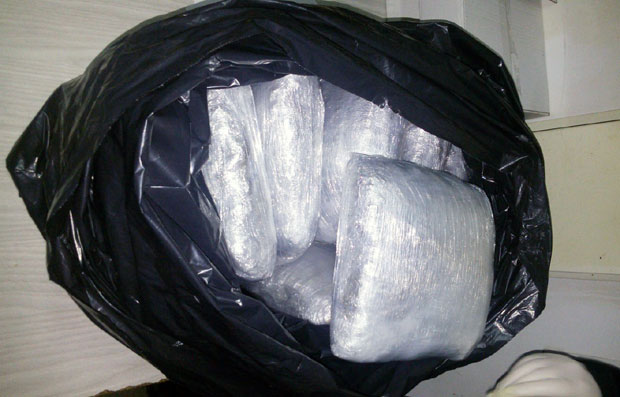 Новости сазнају: Заплењено три килограма дроге, ухапшена два мушкарца