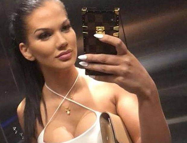 Лепа Сара радила на КОКАИНОФОНУ, погледајте како су је изненадили док је била у хеланкама (ВИДЕО)