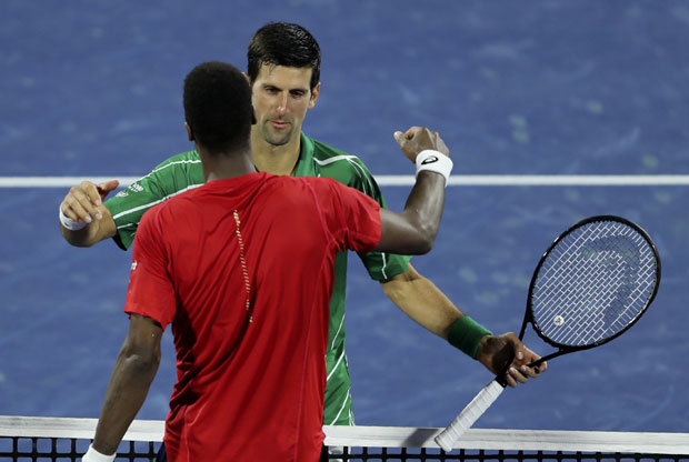 Шампион никада не одустаје: Невероватни Ђоковић спасао три меч лопте, сломио Монфиса и прошао у финале Дубаија! (ФОТО)