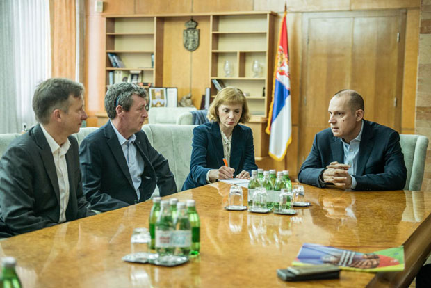 Немачки стручњаци за ретке болести посетили Србију и састали се са Лончаром